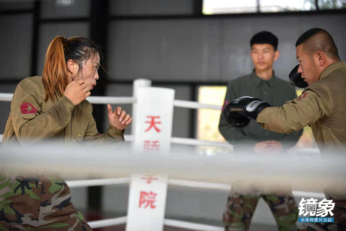 00后女保镖炼成记,中国女保镖炼成记