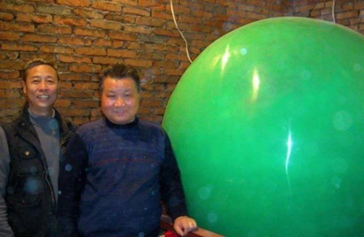 谁挖出6吨重的夜明珠,陕西男子挖到夜明珠如今成了路灯