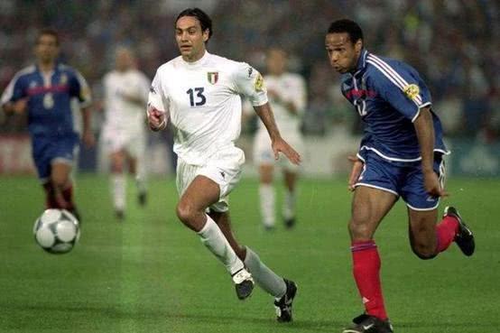 足球几个特殊的球衣号,足球历史上特殊的球衣号码