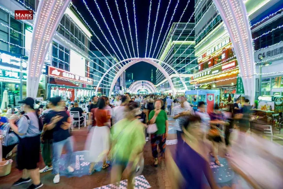 【繁荣夜间经济扮靓天津生活】“夜猫子”们的新去处！奥城夜市开街了，夏季延时至凌晨3点