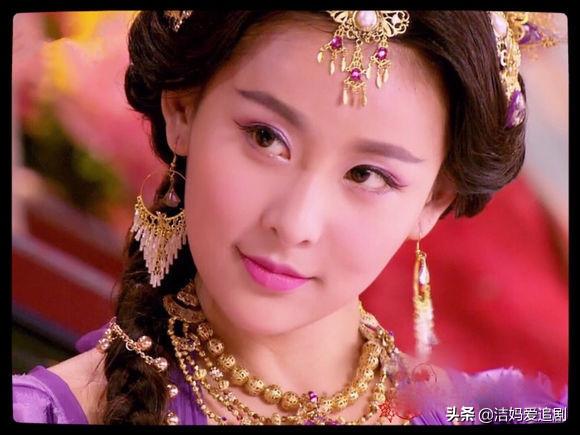 杨紫同款发型双麻花辫子,杨紫同款发型短发麻花辫