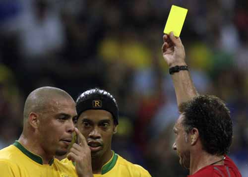 足球制造黄牌纪录,足球红黄牌灵感来自哪里