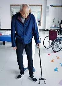 90岁中风康复治疗,85岁的老人脑溢血能康复吗
