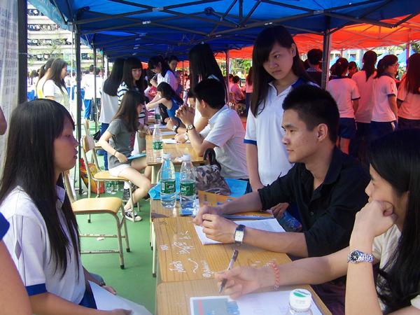 应届生社招靠谱还是校招靠谱,求职类型社招校招和实习