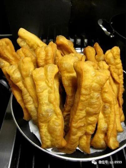炸油条用脆皮油条粉还用放酵母吗,食用碱加酵母做油条怎么做