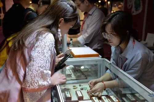 水晶店如何加盟,珠宝加盟门店运营技巧