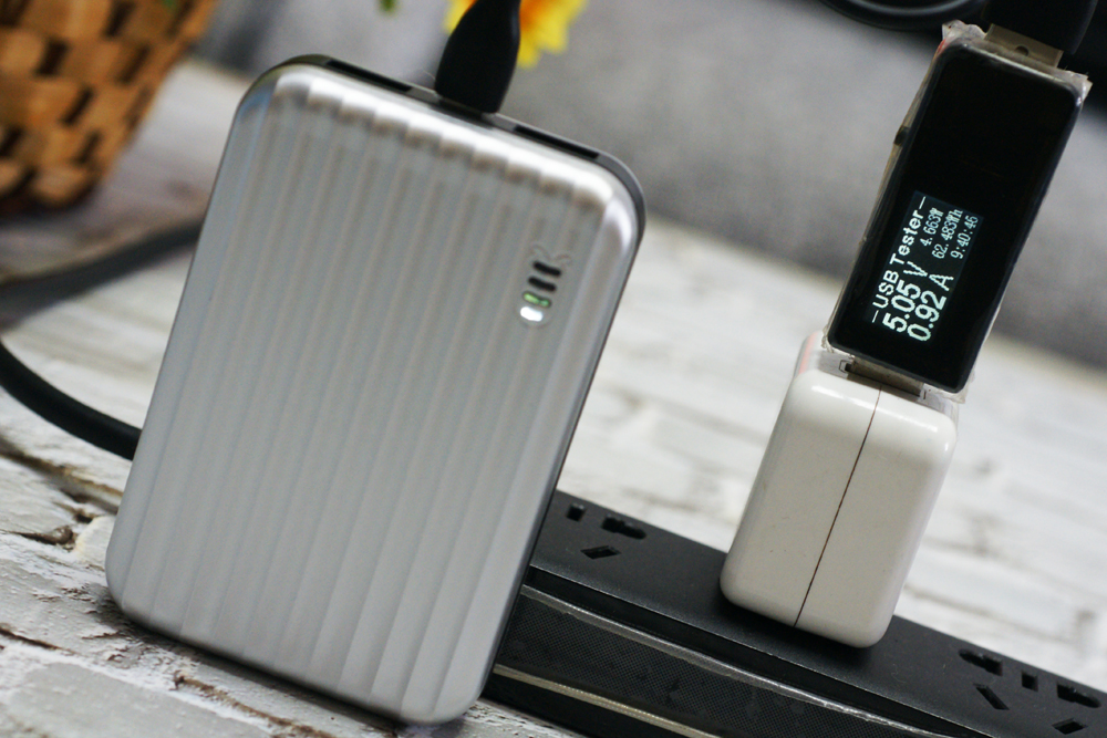 可以带上飞机的最大充电宝,长途旅行充电宝可以上飞机