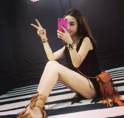 薇娅一年卖115亿，她不露脸也能月入300万，网红到底有多挣钱？