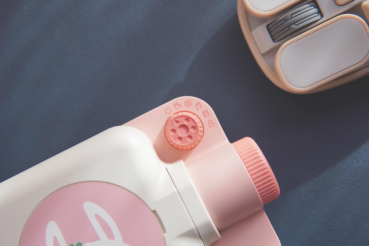 带娃好帮手，能投影能互动的趣学伴儿童故事放映机