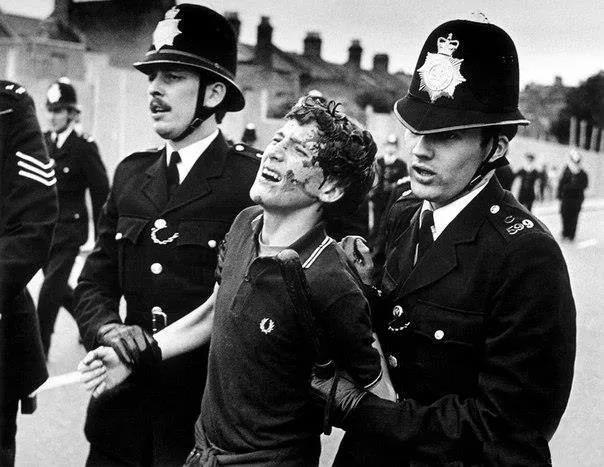 从Burberry、FredPerry到C.P.Company，足球迷都在穿什么？