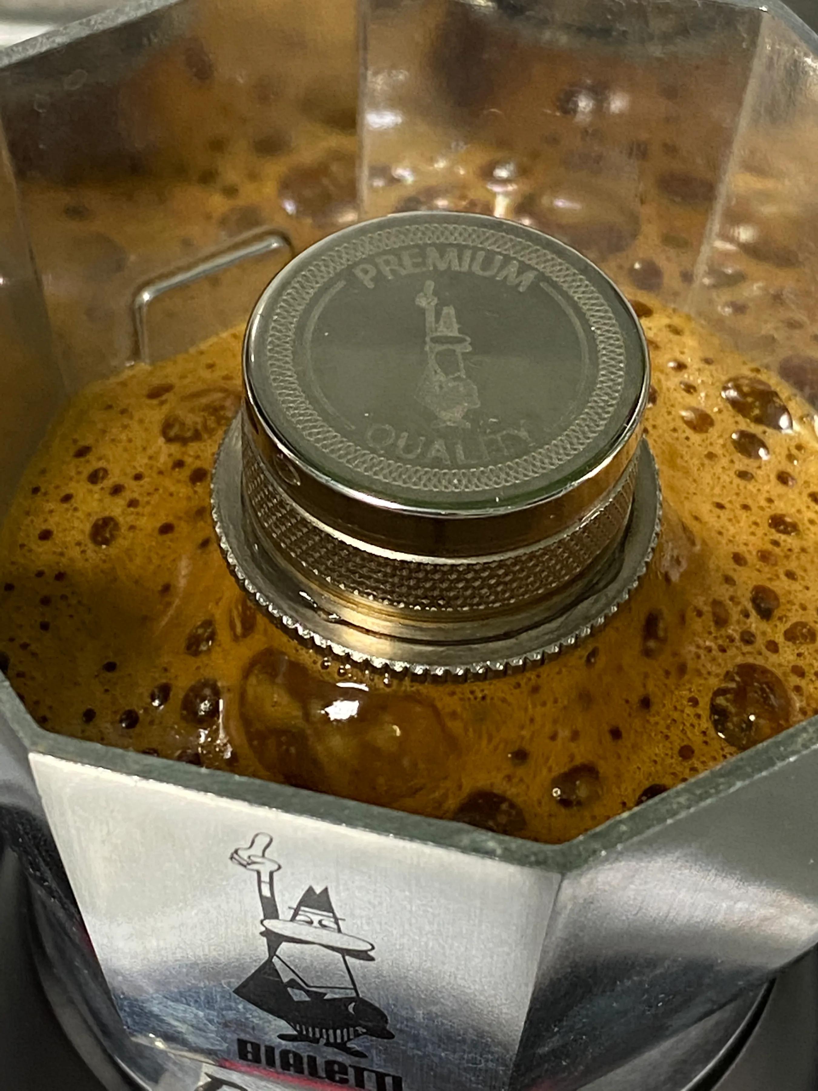 摩卡壶煮一人份的咖啡,煮一杯冰咖啡