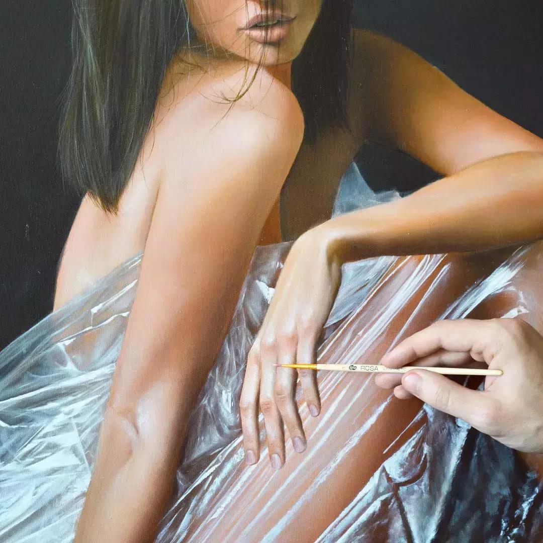 他画了一波美人，笔触精致，活色生香