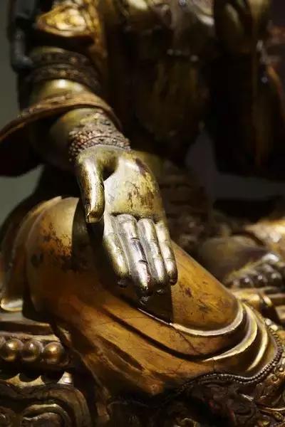 清代铜鎏金佛像的鉴定,清代铜鎏金无量寿佛像