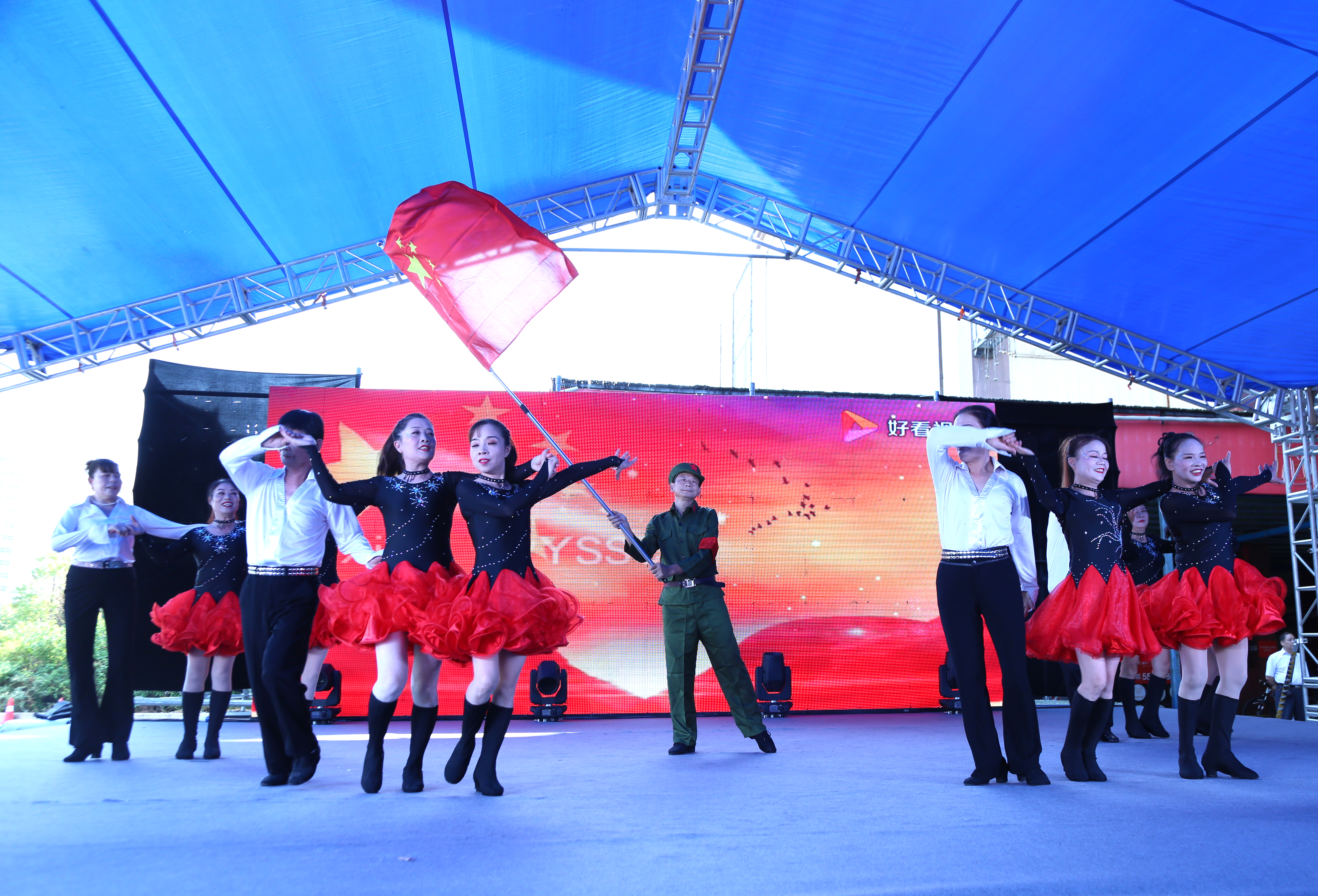 庆祝祖国华诞，“中国梦•祖国颂”湘潭群众优秀节目展演隆重举行