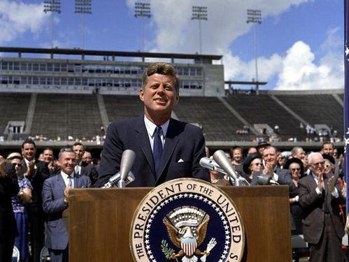 登月造假之谜,登月的真实性分析