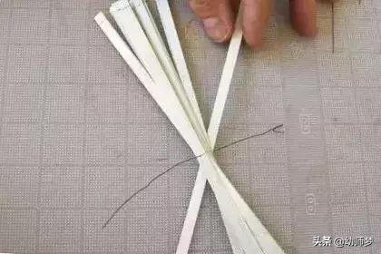 新年红包手工灯笼制作步骤,2022新年挂饰手工灯笼