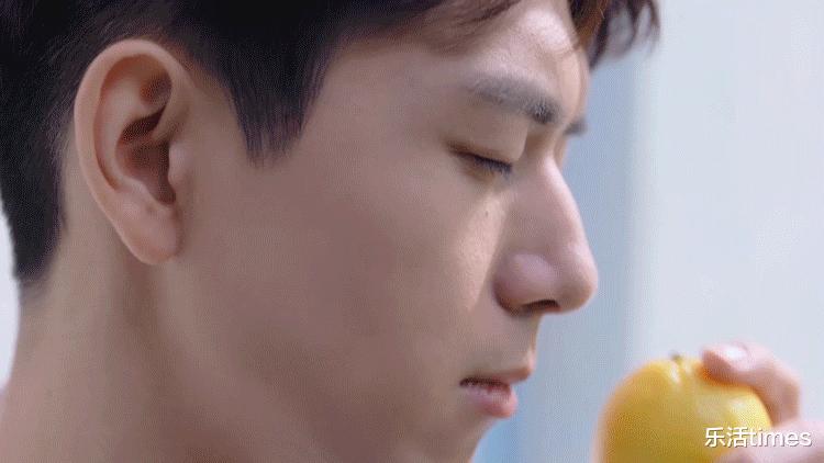 想躺在男人的怀里,想躺在男友怀里静静