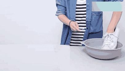 新小白鞋磨脚处理4种方法,新鞋挤脚怎么办运动鞋