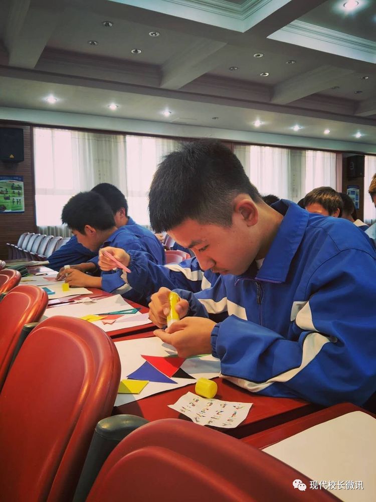 「直通校园」传神的数学灵动的美——记太原市三十二中初中数学社团“七巧板”制作大比拼