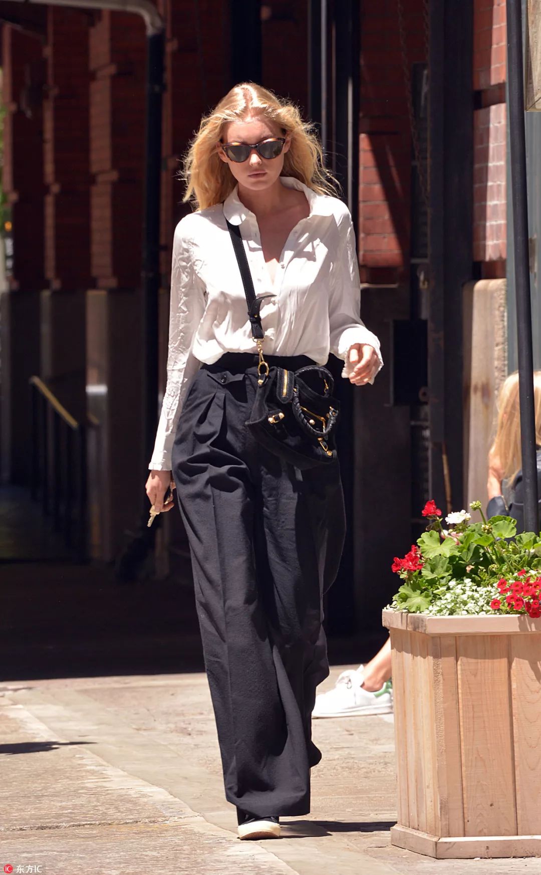 法式风情法国女人,法国女人穿搭法式