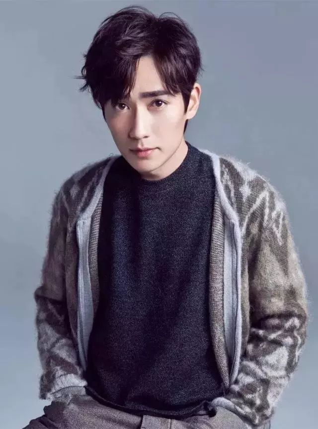 演员朱一龙不忘初心砥砺前行,朱一龙对演员职业始终保持敬畏