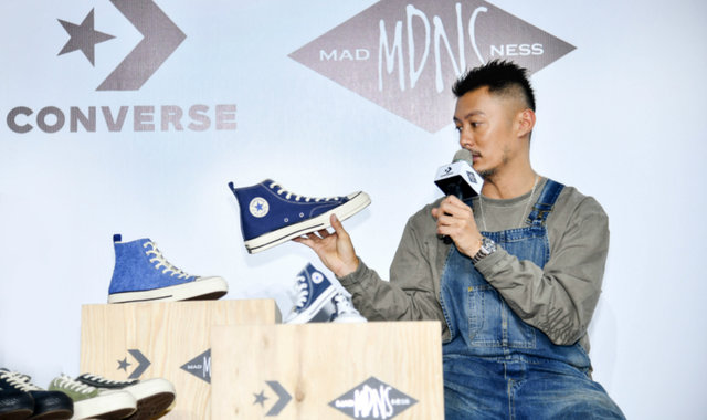匡威和余文乐谁厉害,匡威是余文乐戴起来的吗
