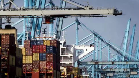 荷兰机场最新新闻,荷兰最新突发事件