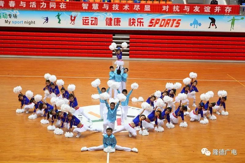 校园篮球比赛啦啦操,校园足球篮球联赛开赛