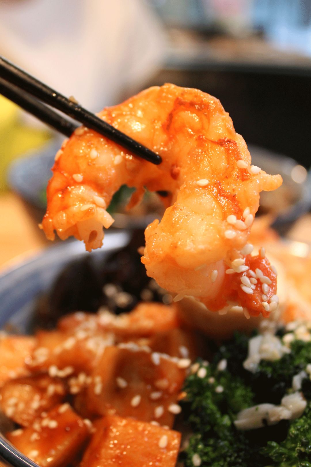 青岛这家进口海鲜店，竟把工厂开到了食客眼前？用自助价格吃怀石品质！