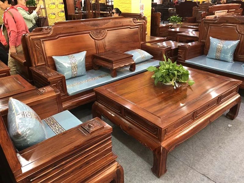 我爸我妈去了一次这里就把我们家的家具都换了