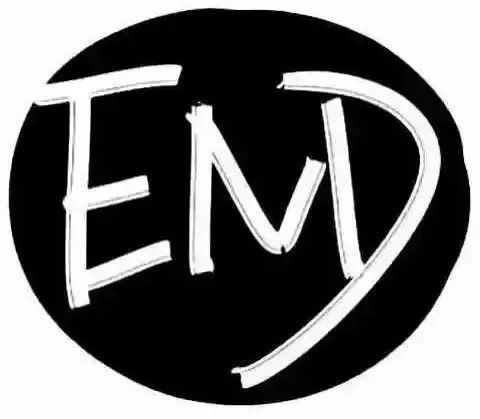 几个女子在街头热舞,三女子在街边热舞引热议