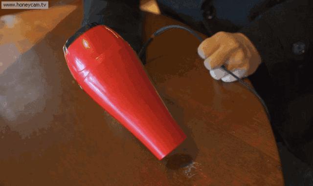 她用吹风机对着厨房墙壁吹一下，结果邻居个个都学她！