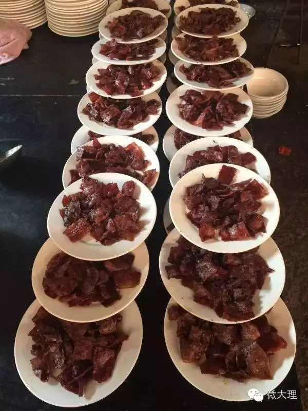 大理八大碗鱼做法,大理好吃的八大碗