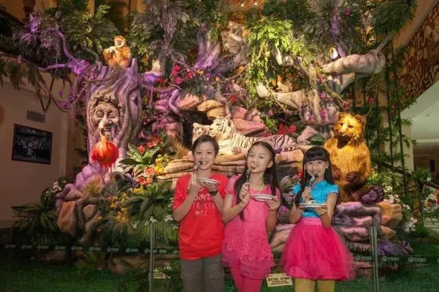 巨抵！399=2大1长隆小白虎餐厅自助午餐，边吃边睇白虎，周日不加收