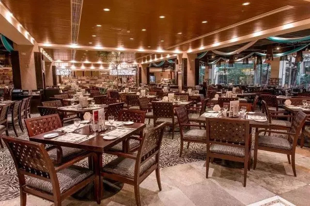 巨抵！399=2大1长隆小白虎餐厅自助午餐，边吃边睇白虎，周日不加收