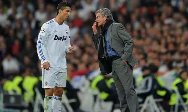 c罗重回曼联回到梦开始的地方,c罗重回梦剧场拿过什么奖