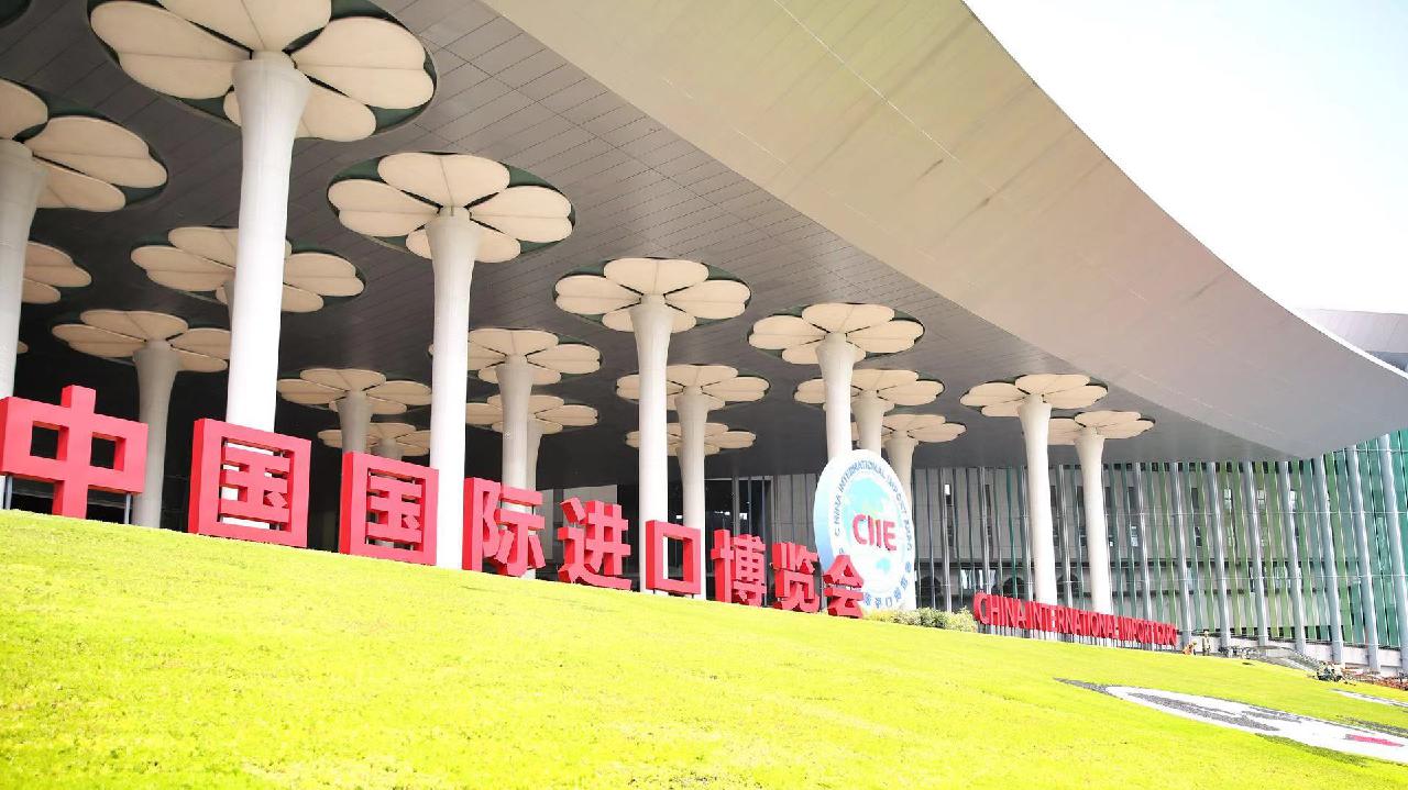 60万株大花百日草、800块七彩格栅板、近万盏LED灯……“四叶草”盛装喜迎八方宾客