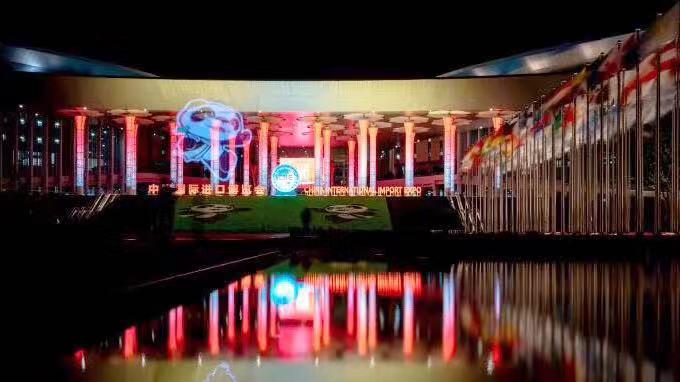 60万株大花百日草、800块七彩格栅板、近万盏LED灯……“四叶草”盛装喜迎八方宾客