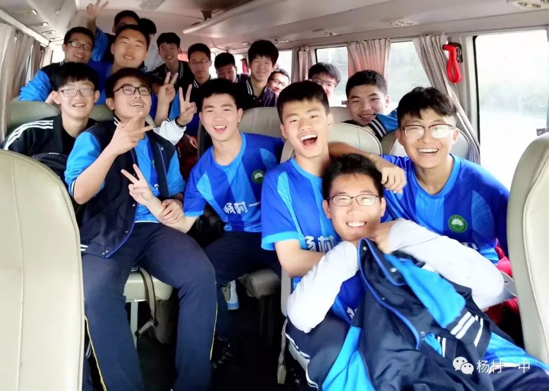 笑对成败，载誉归来：杨村一中足球队获武清区中小学足球赛亚军