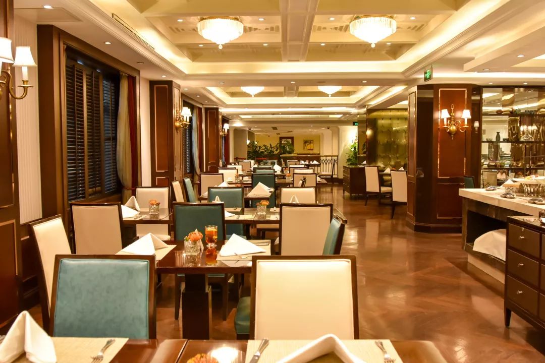 ¥138/位——80年历史！淮海路传奇花园酒店半自助午餐！海鲜刺身蟹菜畅吃，羊排乳鸽任选诚意满分！