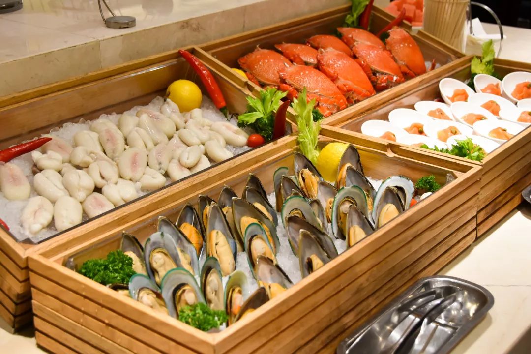 ¥138/位——80年历史！淮海路传奇花园酒店半自助午餐！海鲜刺身蟹菜畅吃，羊排乳鸽任选诚意满分！