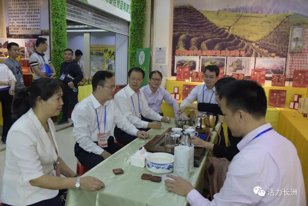 惊艳亮相高级珠宝展暨晚宴,博览会产品精彩亮相