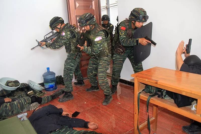 魔鬼周极限训练无人性化,魔鬼周雪域极限训练