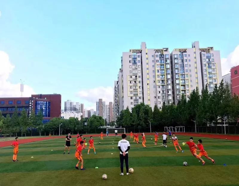 孙吉为何亮相市运会足球赛场？向徐根宝学习抓青训，输送人才已代表浦东获佳绩！