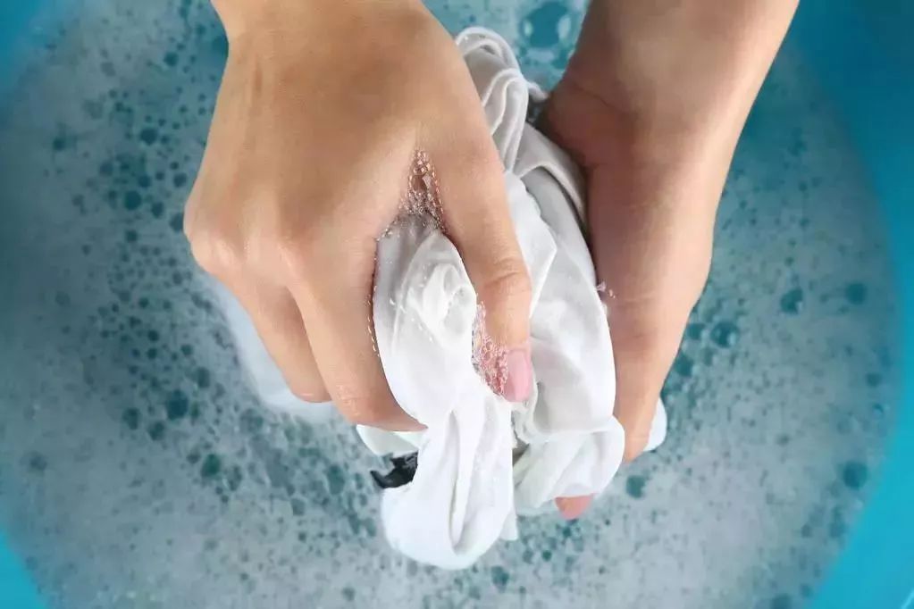 换季衣物靓丽如新,换季衣服整顿小窍门简直太神奇了