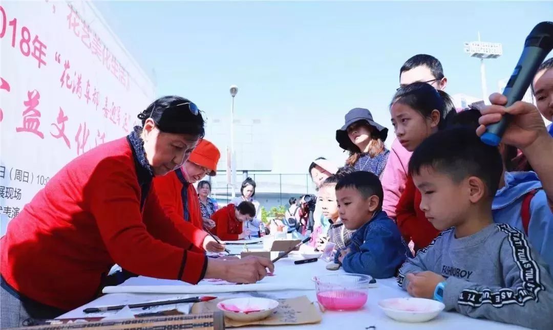 体育中心看展菊,运动公园菊展