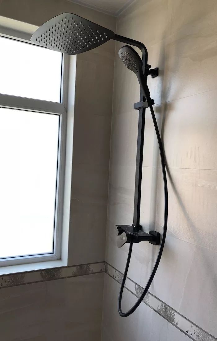 金色淋浴花洒和银色哪个好,淋浴门黑色花洒银色