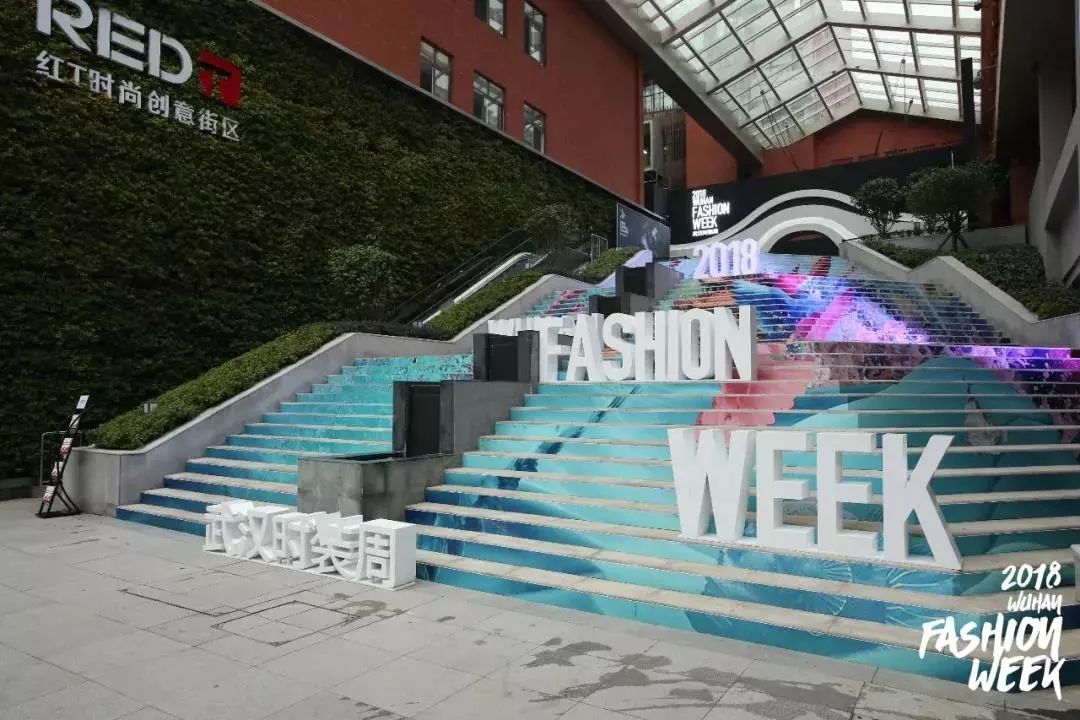 戳进来｜除了黄鹤楼和鸭脖子，这座城市竟然还有时装周这个大IP？