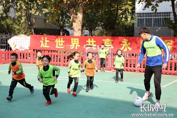 快乐童年足球俱乐部,快乐足球欢乐球