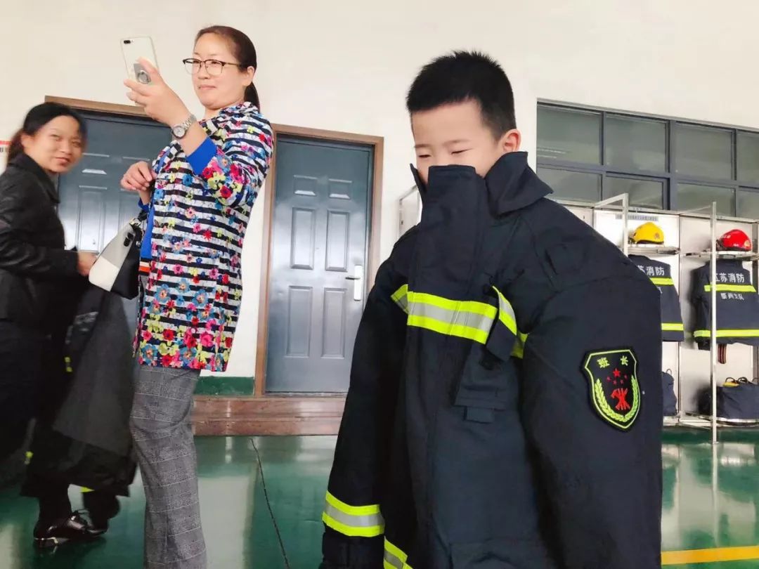 一群萌娃走进特警队,一群萌娃走进消防队